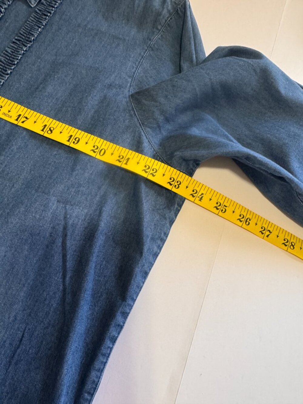 Liz Claiborne LizWear Chambray Hidden Button Ruched Shirt Women's XL Blue - Picture 3 of 10